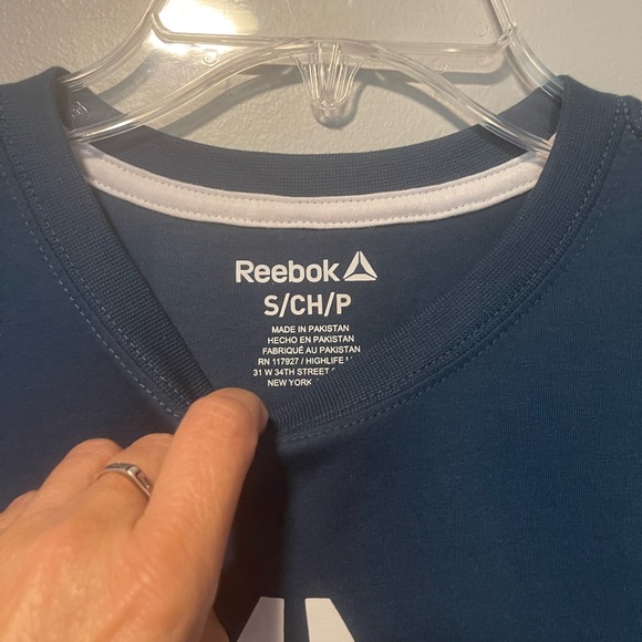 NWT Reebok Women’s Classic Graphic Tee Sz S - Picture 5 of 5